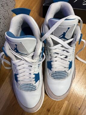 Air Jordan 4 Retro  Men’s  White & Blue Retro Style Sneakers 
Used
